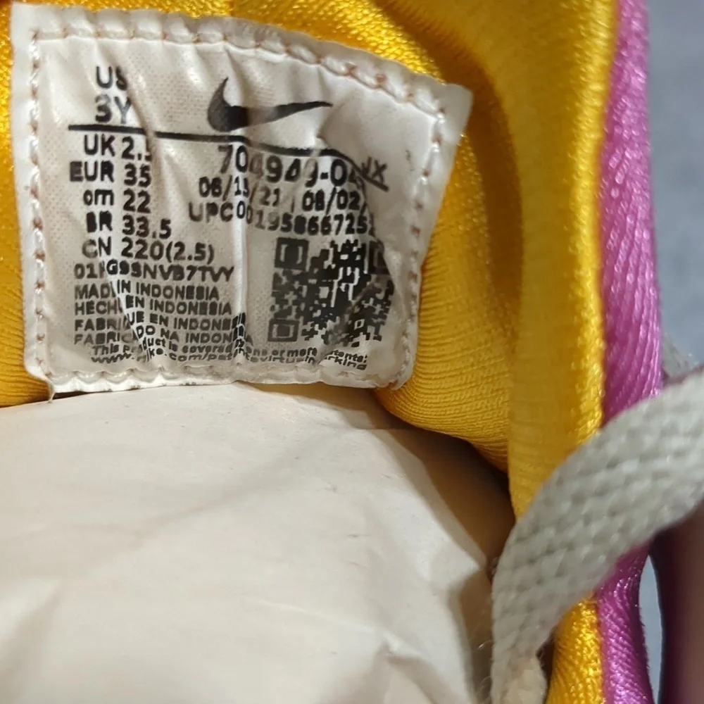 Nike Air Huarache Grey yellow pink 3Y